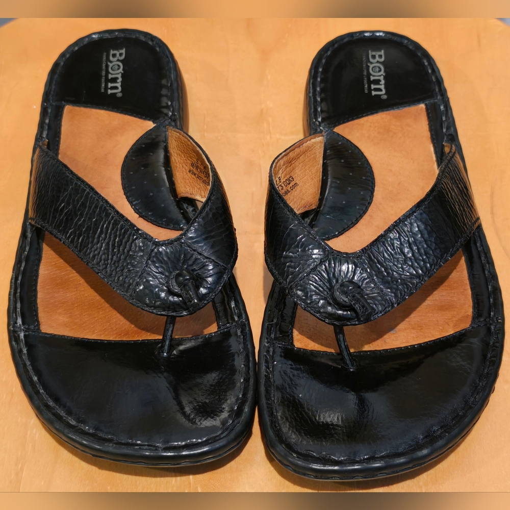 Women's Born Black Patent Leather Crackle Finish Flip Flops Size 9